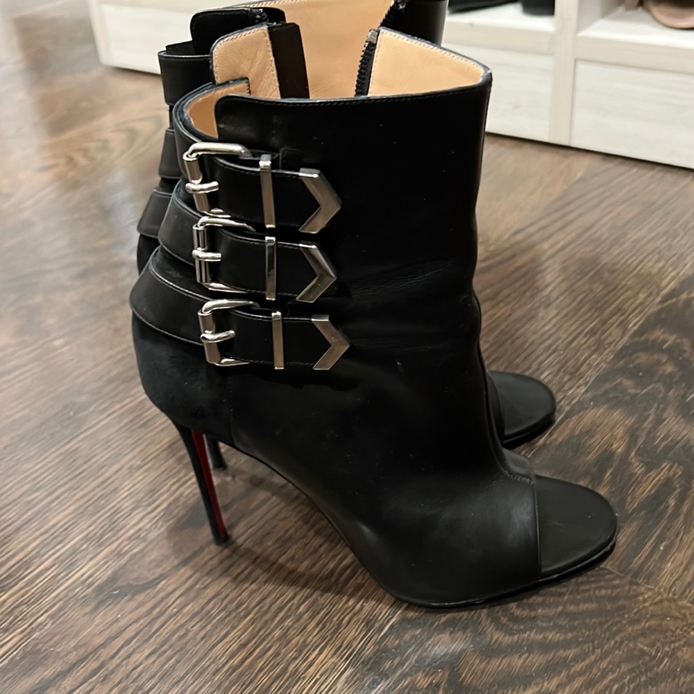 Christian Louboutin
Black Triboclou 100mm Leather Ankle Boots/Booties